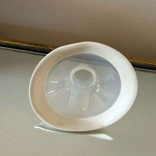 Medela Flex Personal Fit 24mm Funnel in Like New Condition