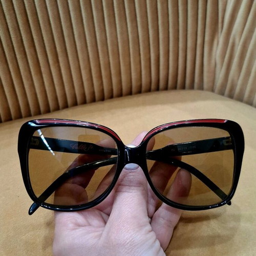 Vintage 70s oversized sunglasses like new, black with red detail