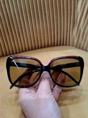 Vintage 70s oversized sunglasses like new, black with red detail