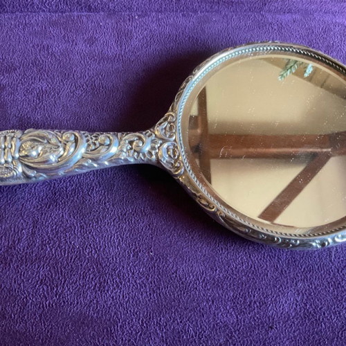 Beauty set with mirror and two luxury brushes in box