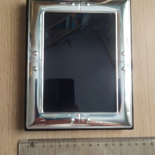 Silver photo frame 17x13 cm, like new, velvet back
