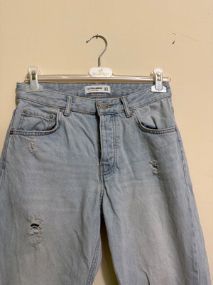 Pull&Bear women's light blue ripped jeans like new