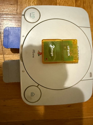 PS One used, functional with cables