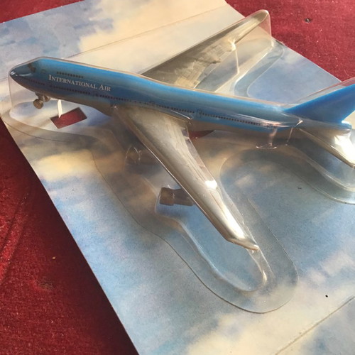 Plastic airplane sealed 17cm x 17cm