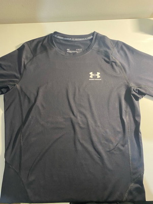 Under Armour compression t shirt like new, size L, black