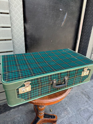 Vintage checked pattern suitcases used, green and blue