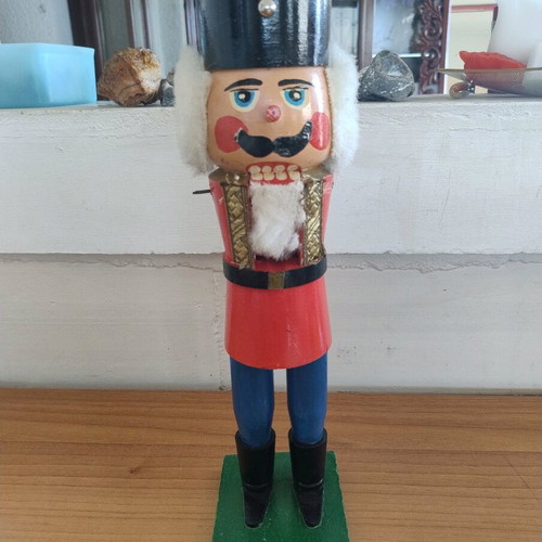 Wooden nutcracker used, war veteran without hands