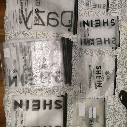 Zip bags like new in various sizes