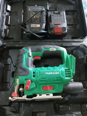 Parkside X20V Team σέγα μπαταρίας με μπαταρία, φορτιστή και θήκη