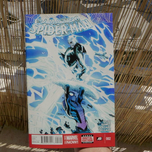 Amazing Spider-Man 001 & 002 like new comics (2014)