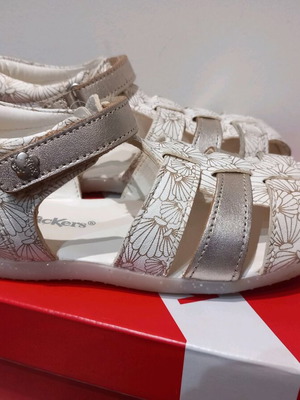 Kickers sandals used, size 27, white with gold details