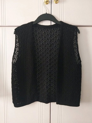 Knitted vest like new, size M/L, black
