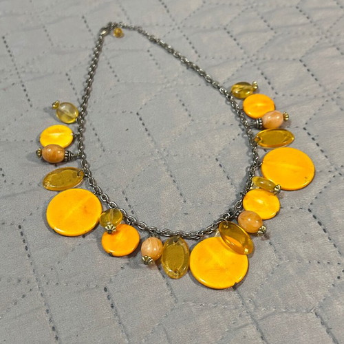 Necklace with yellow-mustard stones like new