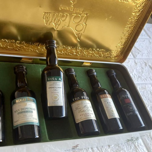 Spanish Sherry Miniatures Set new, metal box with 6 bottles 5cl