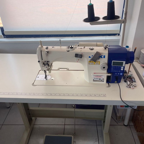 JUKI 7000 Automatic Single-Needle Sewing Machine like new with Direct Drive motor