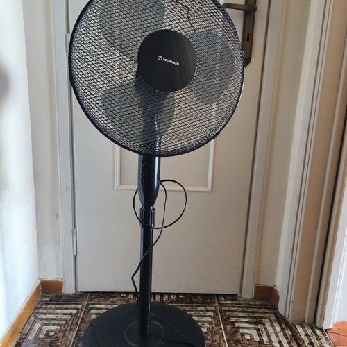 Morris MFS-16236 standing fan like new, black, 40W, adjustable height