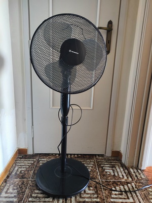 Morris MFS-16236 standing fan like new, black, 40W, adjustable height