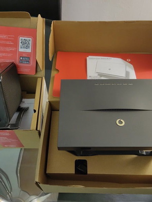 Vodafone VDSL Modem-Router H300s and Wifi Repeater 4960 Super Wifi Extender like new