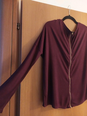 Zara women's blouse with back zipper like new, size S/M, burgundy