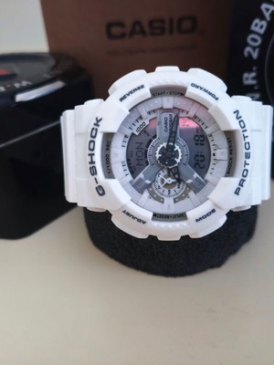 Casio G-Shock GA-110 white wristwatch like new