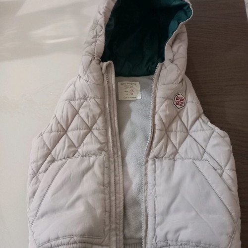 ZARA sleeveless jacket used size 2-3 (98 cm height) light gray with fleece