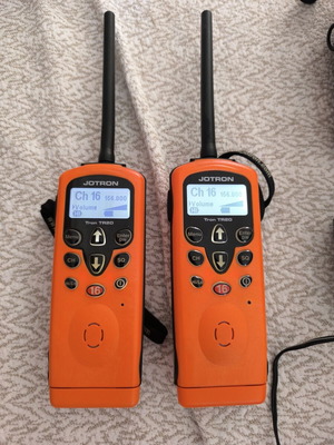 2 φορητοί ναυτικοί VHF πομποδέκτες JOTRON TRON TR20