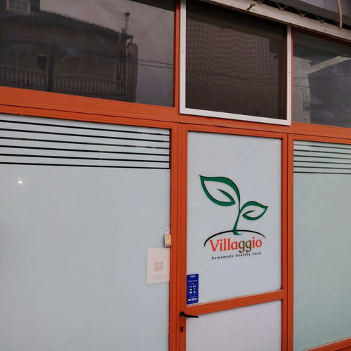 Ground floor commercial space 50 sqm in Aridaia, ready for food use