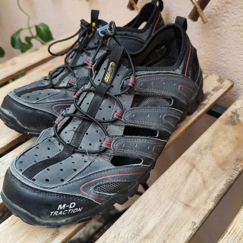 Hi-Tec M-D Traction outdoor caged sandals size 42, grey