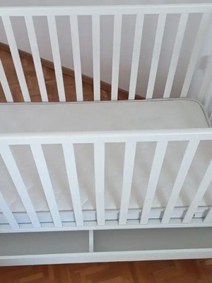 Foppapedretti Baby Cribs like new with mattress and storage drawer