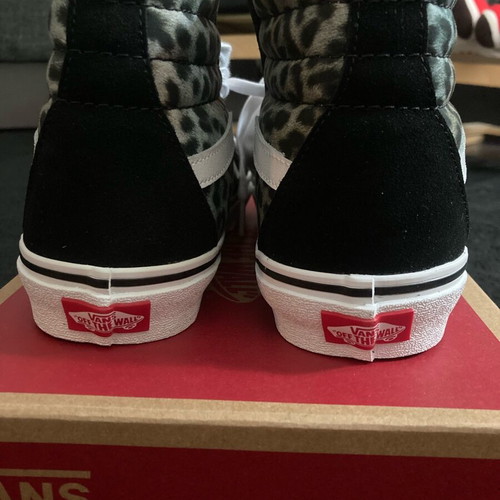 Vans women's boots new, size 38, athletic style