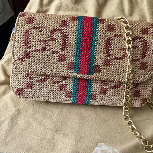 Handmade shoulder bag with chain