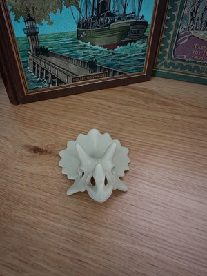 Playmobil dinosaur skull like new