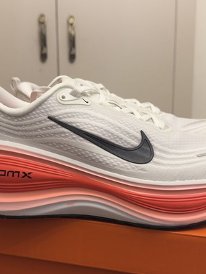 Nike Vomero Plus sneakers new, size 44, white and red