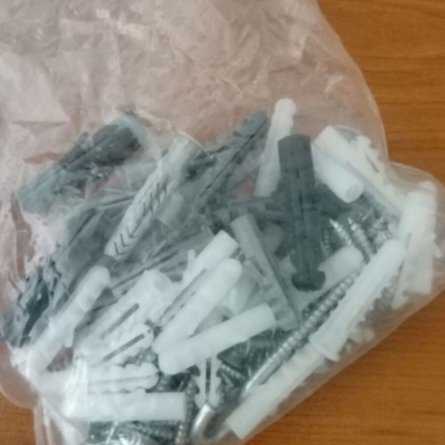 Wall plugs new in various sizes, pack of 22 with screws