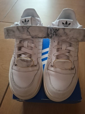 Adidas Forum Bonega W sneakers with vintage style and marble effect