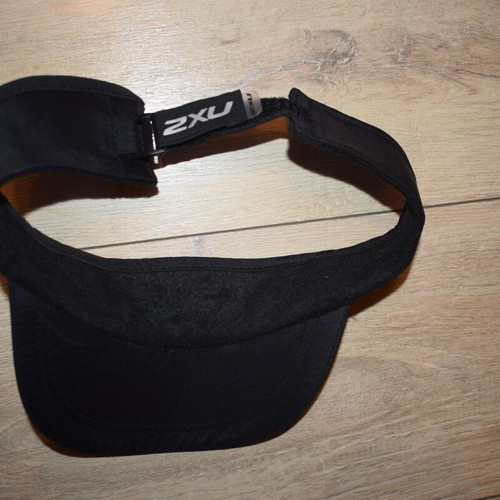 2XU Run Visor unisex one size black like new