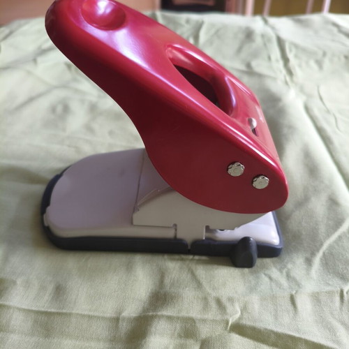 Leitz 5138 heavy duty hole puncher, red handle