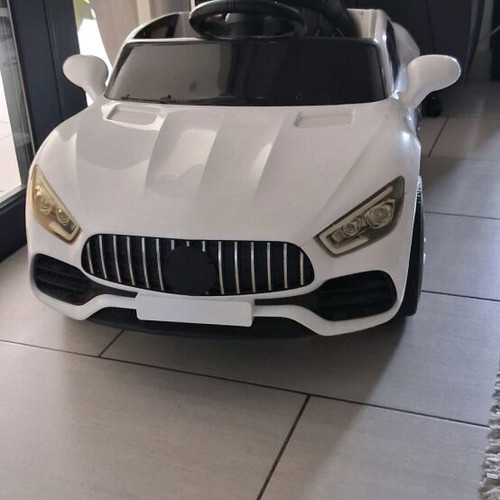 Children's car like new, without battery, with charger and remote