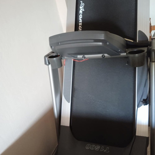 Treadmill like new, sturdy with multiple speed options
