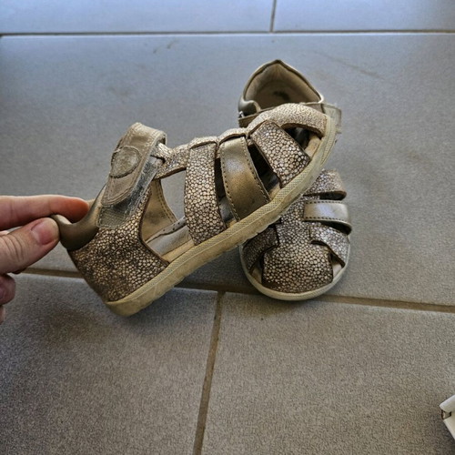 Geox kids sandals used, size 24, gold color