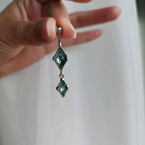 Navel piercing emerald like new, hypoallergenic surgical steel