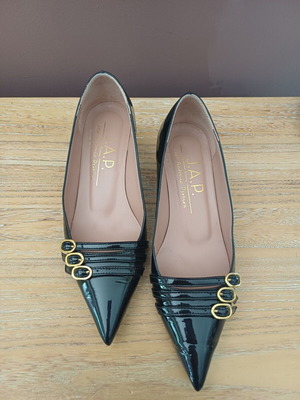J.A.P Roma Italy black patent leather women's pumps size 37