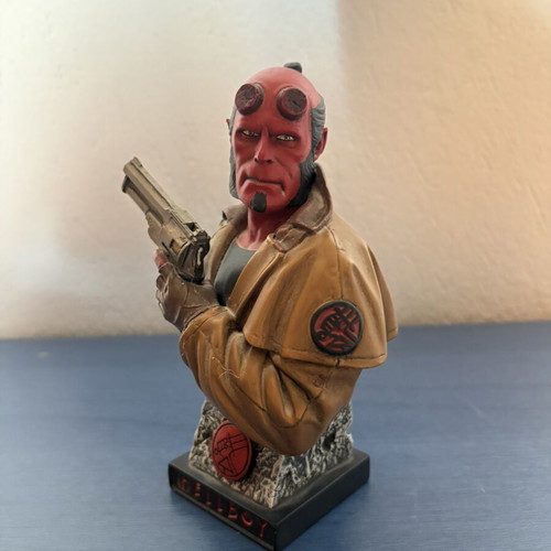 Hellboy figure like new, collectible