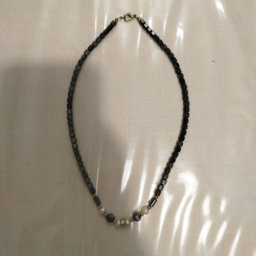 Necklace with dark gray beads and white pearls like new
