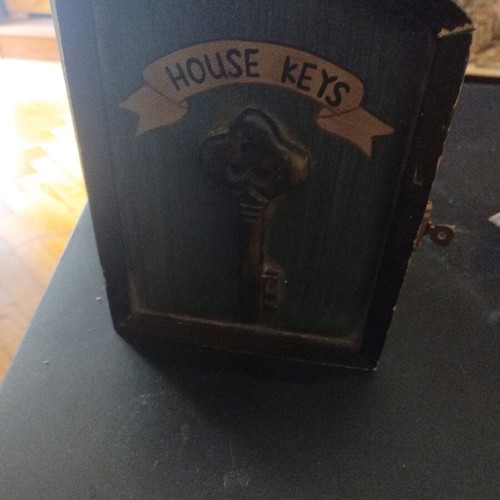 Wooden key holder like new