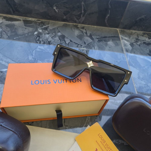 Louis Vuitton sunglasses new, black and white