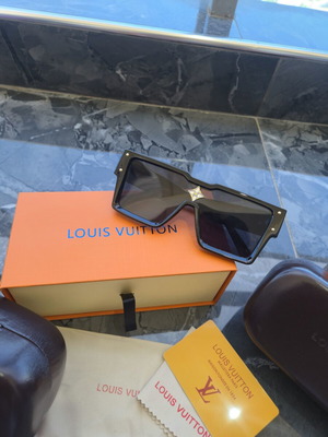 Louis Vuitton sunglasses new, black and white