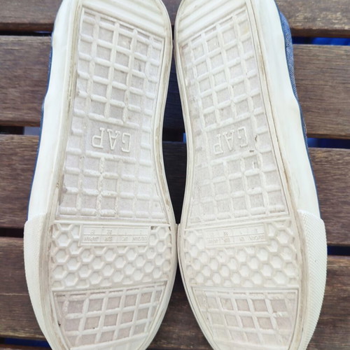 Gap children's casual slip-on sneakers blue size 32 used