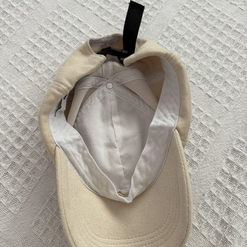 Hats set like new, pack of 4, one size