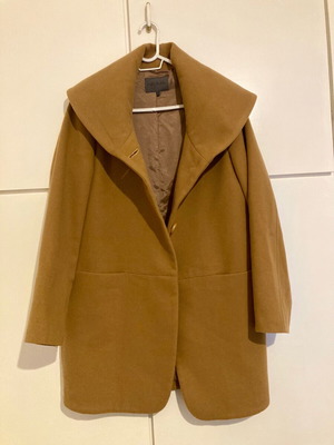 NEMA camel coat small like new